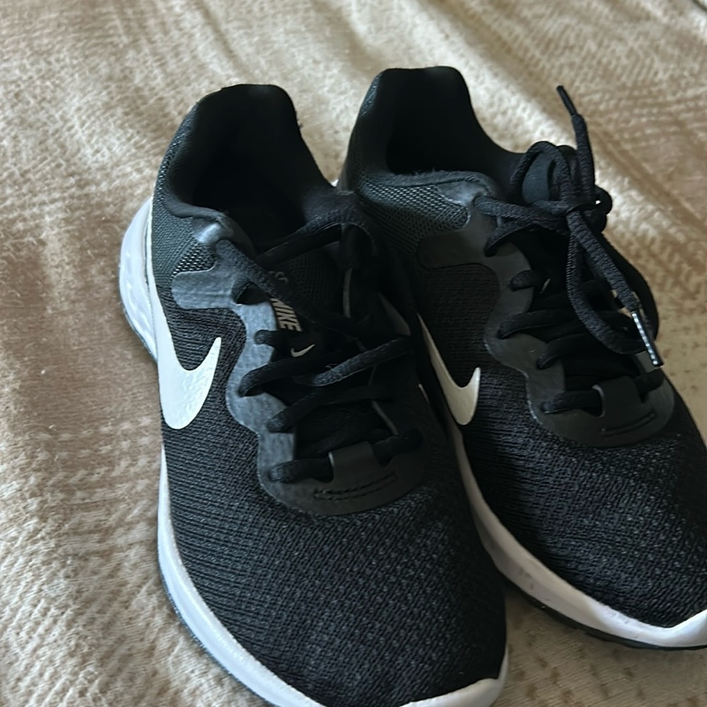 Worn once black and white Nike’s